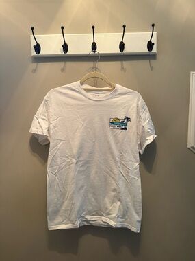 White Short-Sleeve Graphic Pocket Tee - Casual Men's Shirt